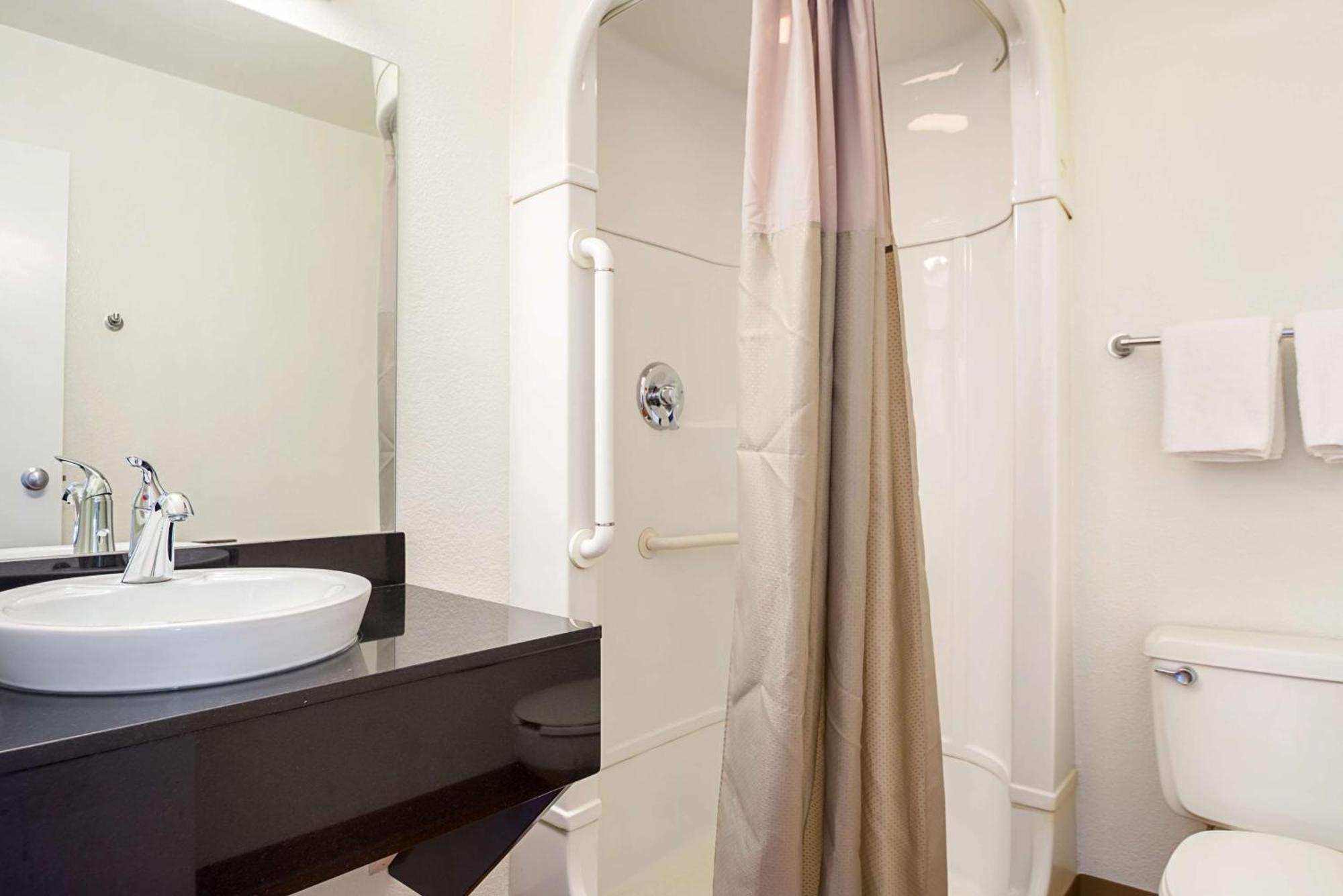 Quadruple Room,706391593:JPEG